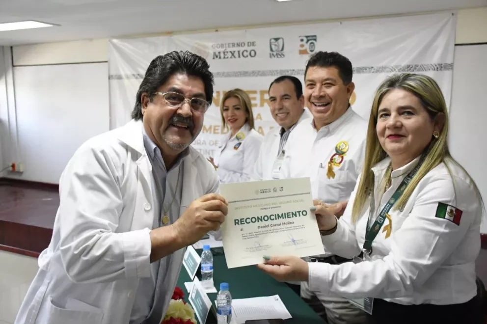 Se entregó reconocimientos a personal por su destacada labor a lo largo de más de 25 años.
