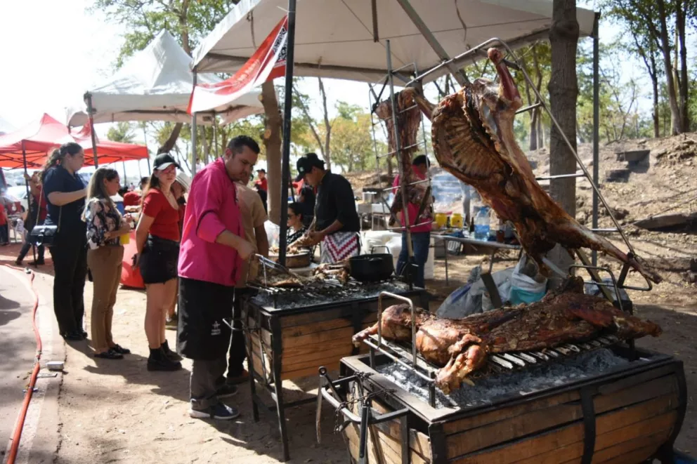 Cientos de culiacanenses asistieron al Parque Culiacán 87 a disfrutar de la segunda edición del Comal, Festival del Taco 2023. Fotos Lino Ceballos