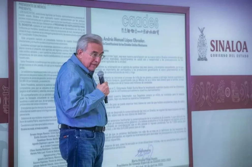 Rocha Moya mostró los posicionamientos que publicaron el sábado la CAADES y otro firmado por varios dirigentes del sector social.