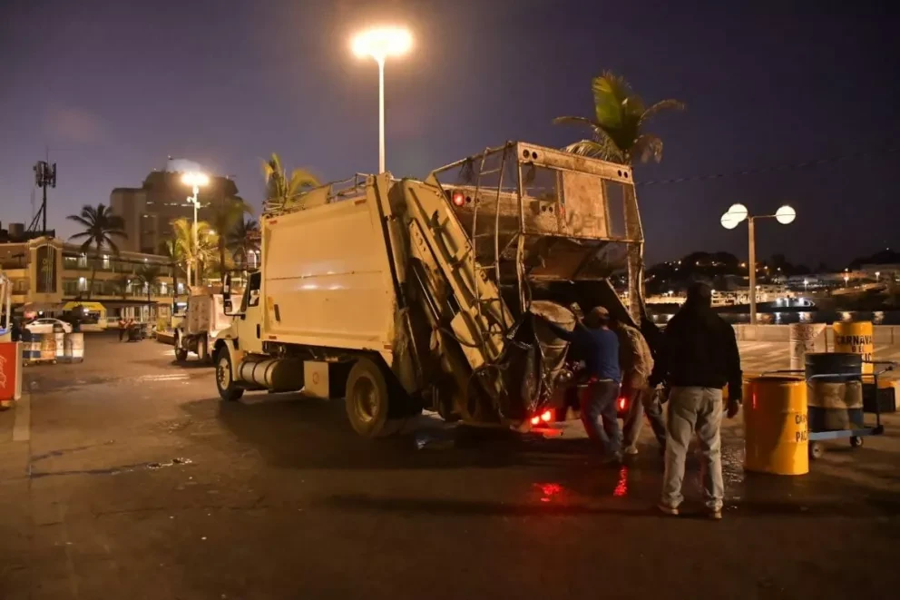 Servicios Públicos llama a mazatlecos y turistas a no tirar basura en el puerto