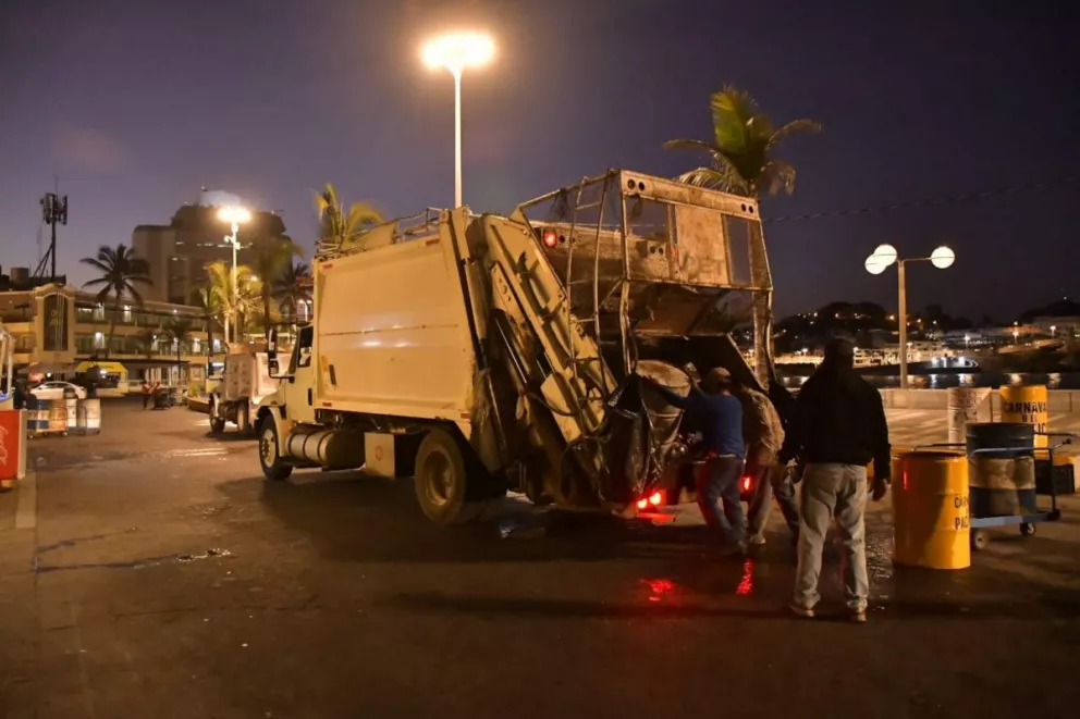 Servicios Públicos llama a mazatlecos y turistas a no tirar basura en el puerto