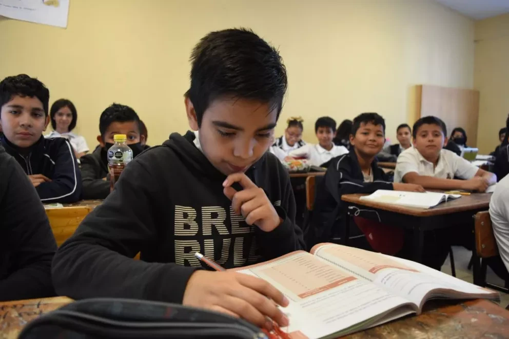 Marco Antonio representa a Alturas del Sur en las olimpiadas de matemáticas