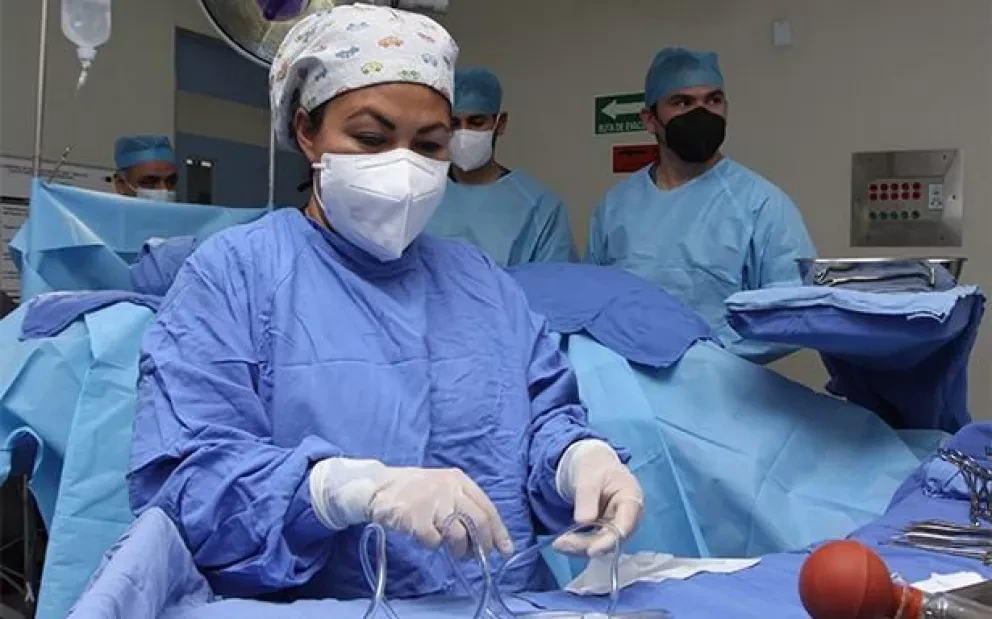Cirugía de éxito en Veracruz; médicos le quitan tumor de 13 kilos a Luis Alberto y le salvan la vida.