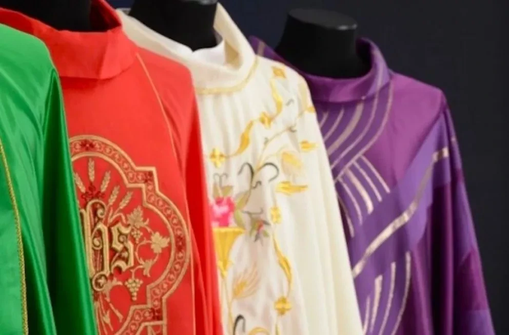 ¿Qué color es utilizado durante el Jueves Santo?
