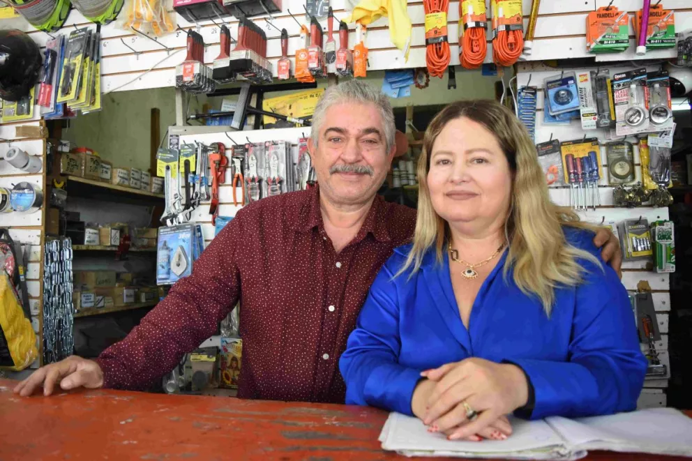 Gabriel y Luisa, con su amor de hierro hicieron un emprendimiento ferretero