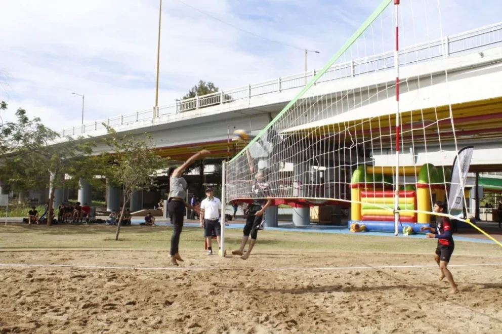 El Ayuntamiento de Culiacán a través del Instituto Municipal del Deporte y la Cultura Física, organizó el Torneo de voleibol de playa de tercias femenil y varonil