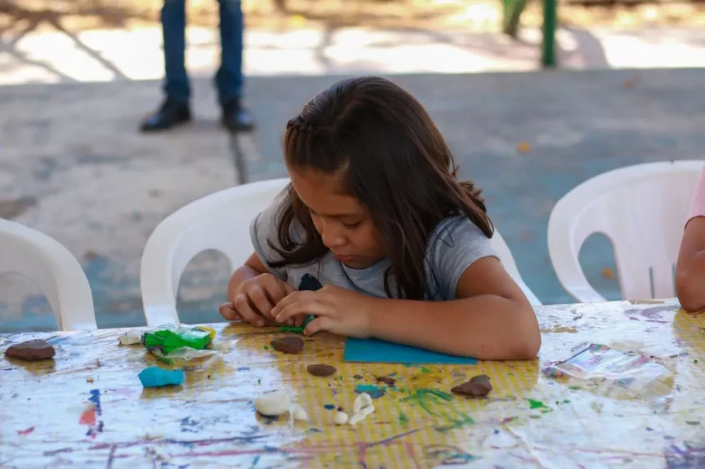 Niña participando en Pascua con Valores. DIF Culiacán