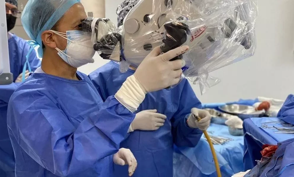 Implanta Issste chip cerebral en pacientes con Parkinson