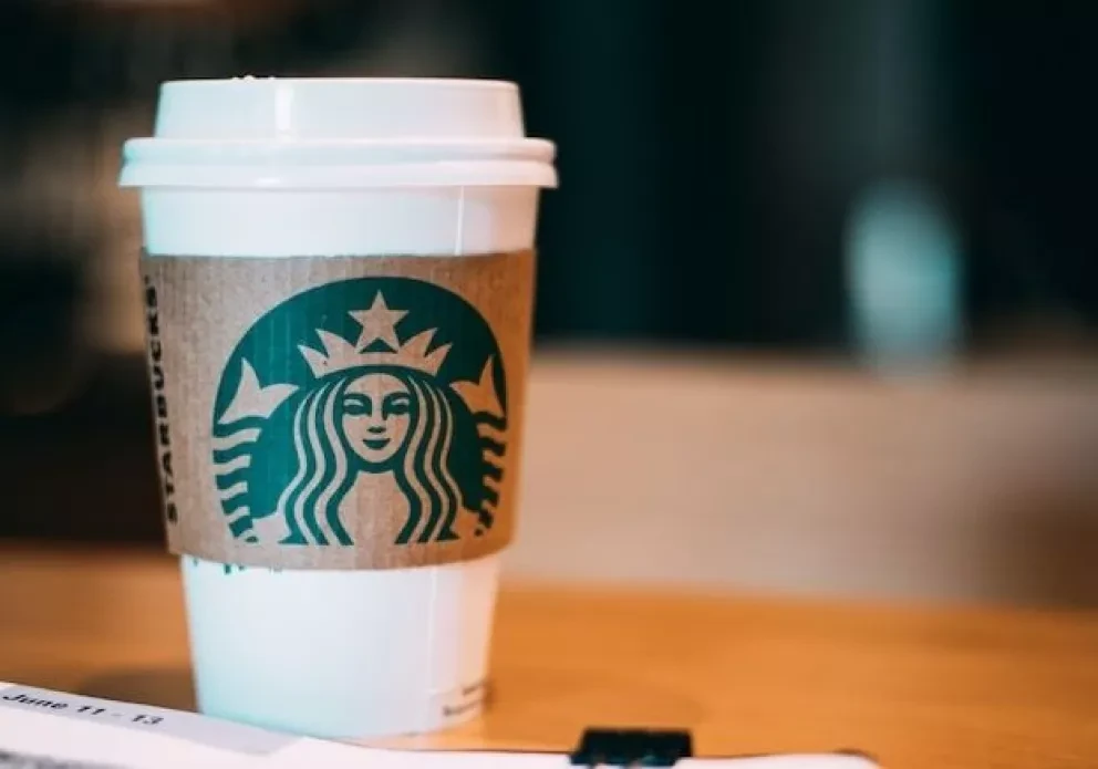 Starbucks te está regalando un café gratis.
