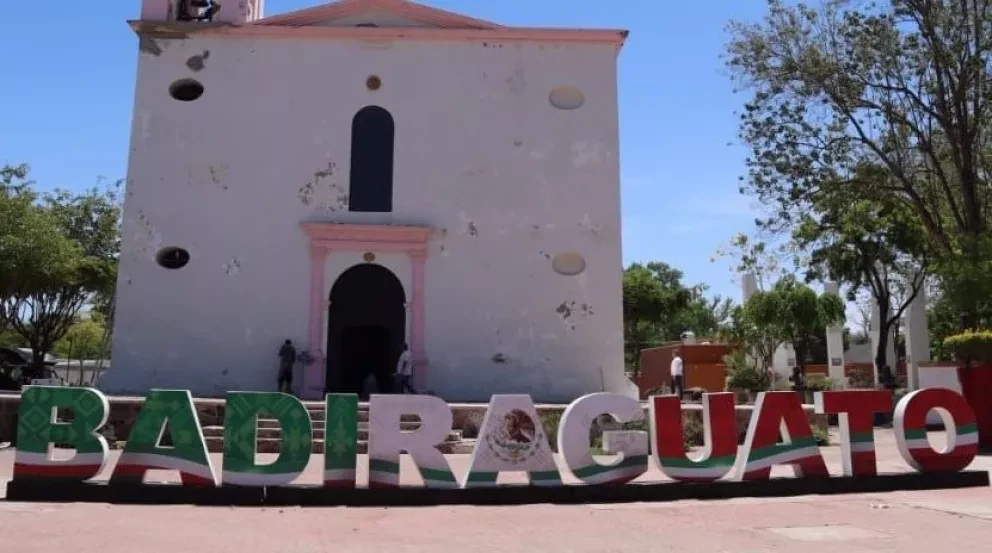 En el Pueblo Mágico de Cosalá, se tiene contemplada la pintada de 97 inmuebles, que equivalen a 14 mil 110 metros cuadrados, con una inversión de 900 mil 218 pesos.