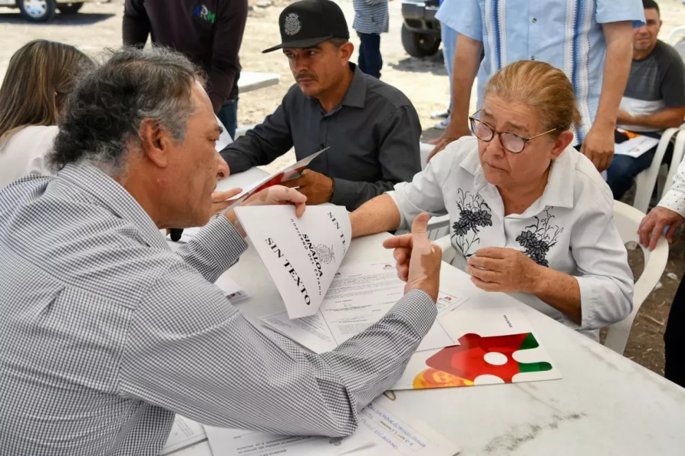 El Ayuntamiento de Salvador Alvarado, SEBIDES y CVIVE entregan terrenos a familias desplazadas 