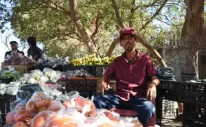 En el Agricultores Ezequiel vende la cosecha de frutas y verduras en Culiacán