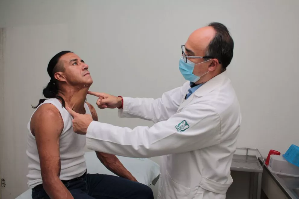 Doctores del IMSS recomiendan tener cuidado con el manejo de líquidos calientes, recipientes y planchas, cubrir tomacorrientes, mantener bajo llave químicos y sustancias peligrosas.