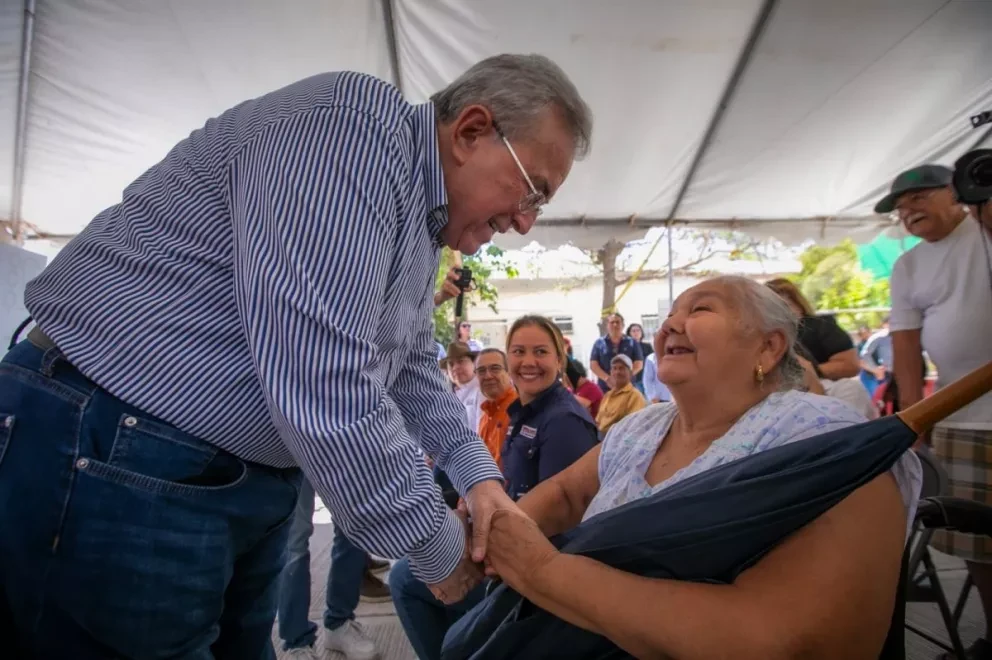María a acudió a la inauguración de la pavimentación de la calle Constituyente Heriberto Jara, en la colonia Libertad en la capital sinaloense. Fotos Juan Madrigal/Cortesía