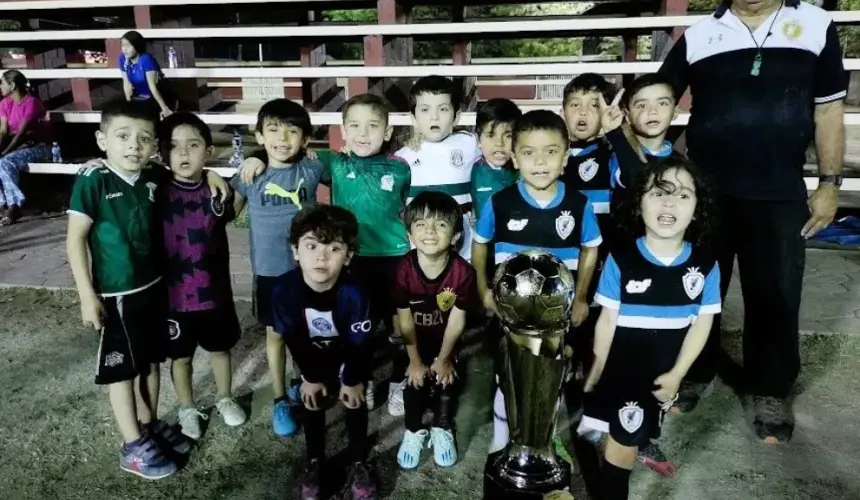 El equipo dirigido por Ramón Ignacio Ordoñez, ganan el torneo Deportivo Sur Futbol 7 al vencer 3-1 a Astros. Fotos Juan Madrigal