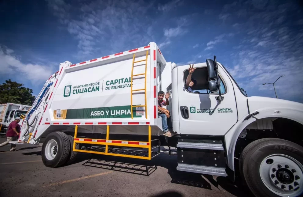 El alcalde de Culiacán, señaló que para este mismo año tienen proyectado adquirir otros 20 camiones recolectores, 10 para atender las sindicaturas y 10 más para la zona urbana.