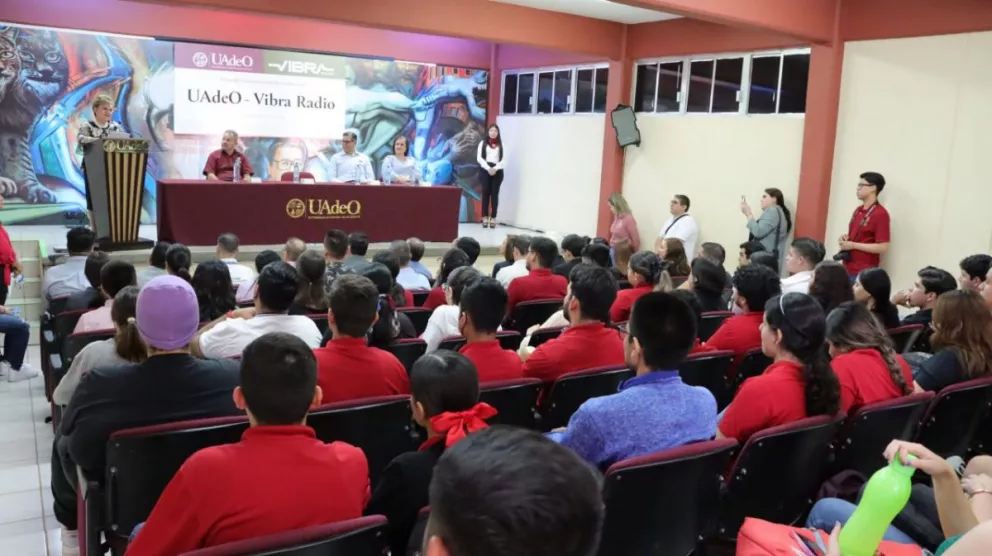 UAdeO y Vibra Radio firman convenio de colaboración en favor de estudiantes