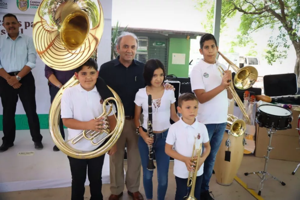 ¡Qué suene la tambora! Autoridades entregan instrumentos al Centro de Iniciación Musical COBAES Coyotitán