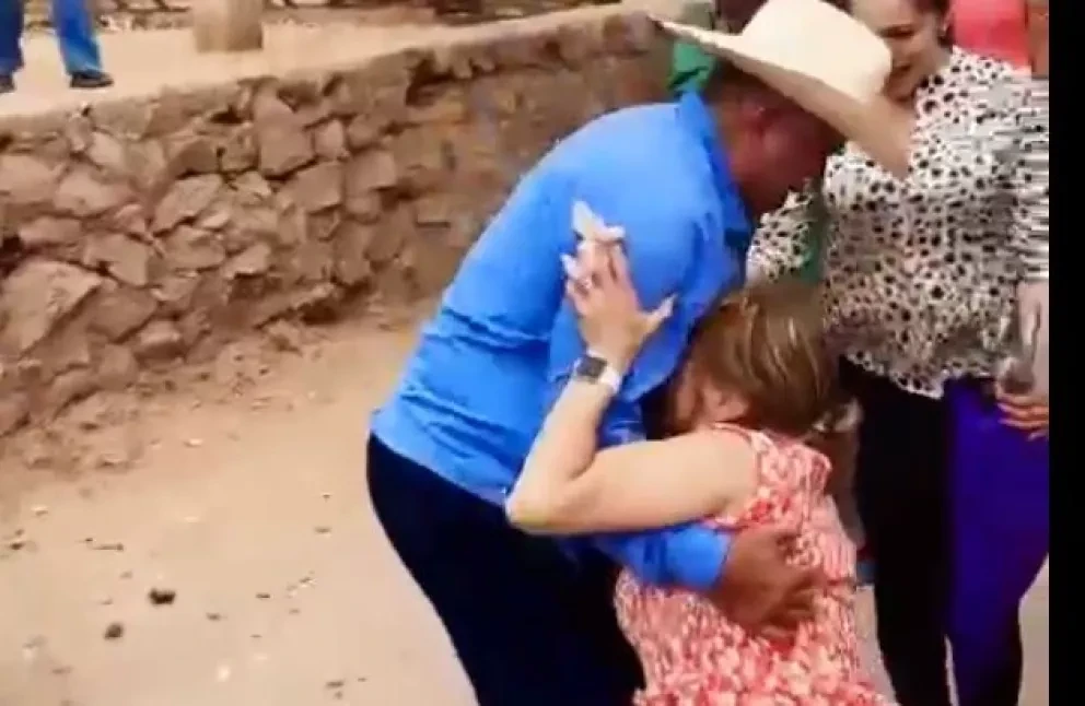 Al son de “Como me gusta este rancho”, reciben a Lupita, la sinaloense que se fue de México a Estados Unidos para tener un mejor futuro