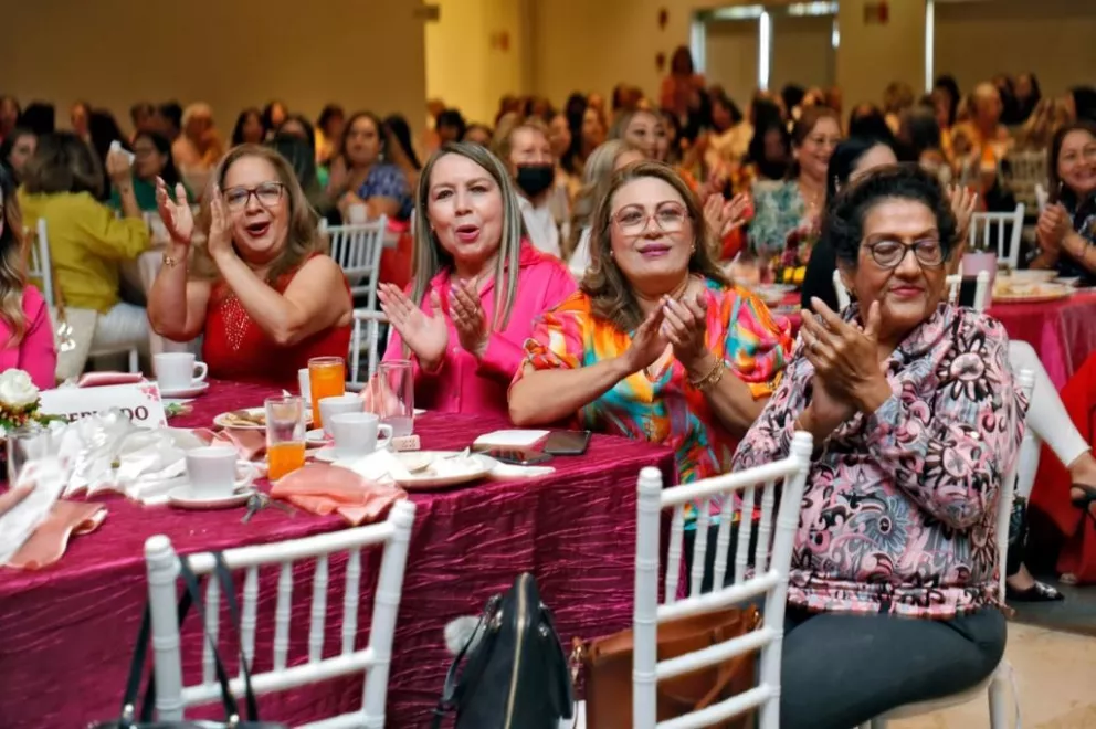 En Sinaloa, tremenda fiesta tienen mamás de SEPyC por el Día de las Madres; rifaron Mini split, laptops y pantallas SmartTv
