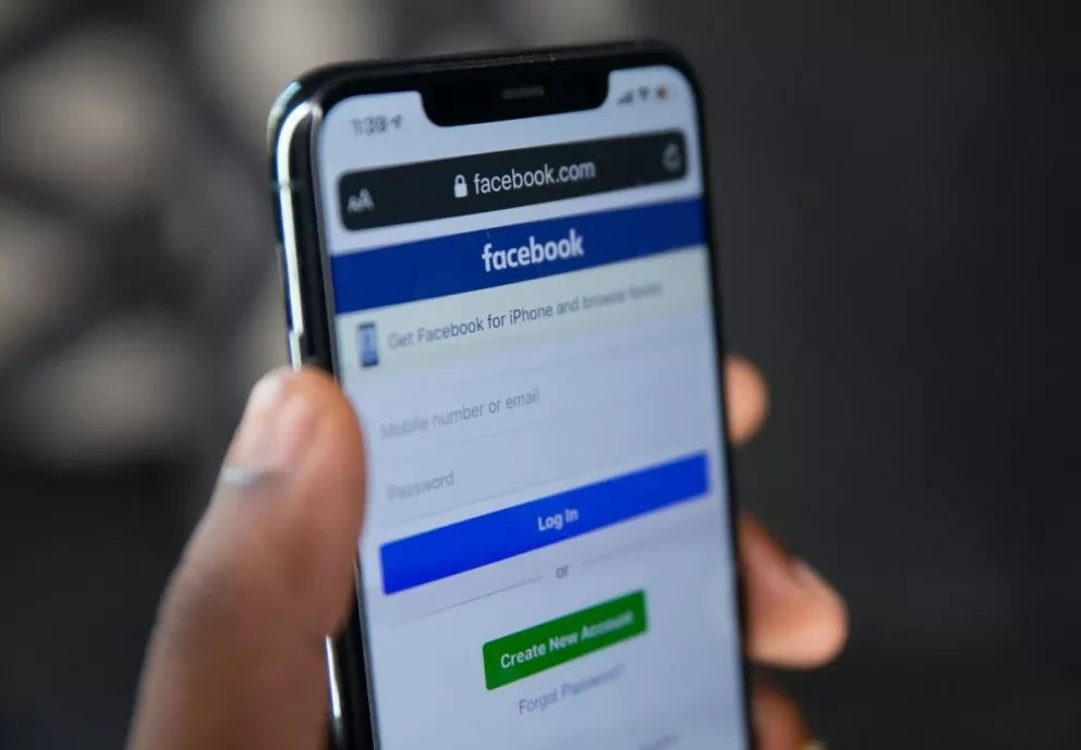 Cómo cambiar la contraseña de Facebook. Foto: Solen Feyissa