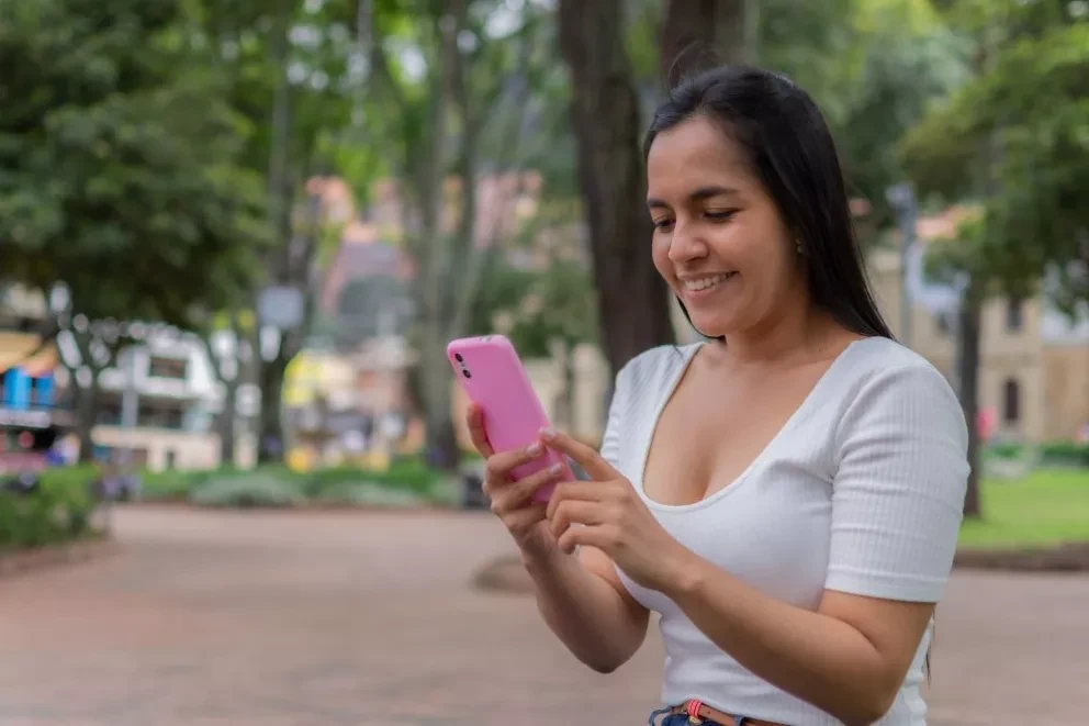 Editar los mensajes de WhatsApp enviados ya es posible. Foto: Freepik