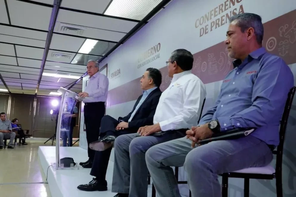 El gobernador Rubén Rocha Moya, consideró que una medida que puede solucionar de fondo esta problemática recurrente, es que los precios de los granos se rijan por una Bolsa propia en México,