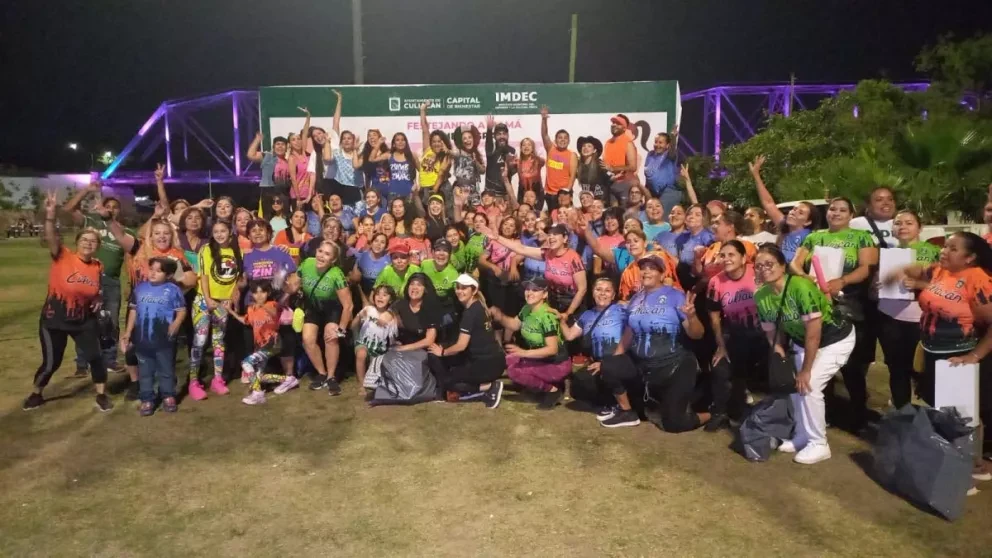 Más de 300 zumberas fueron las encargadas de poner alegría el pasado fin de semana en el Parque Acuático.