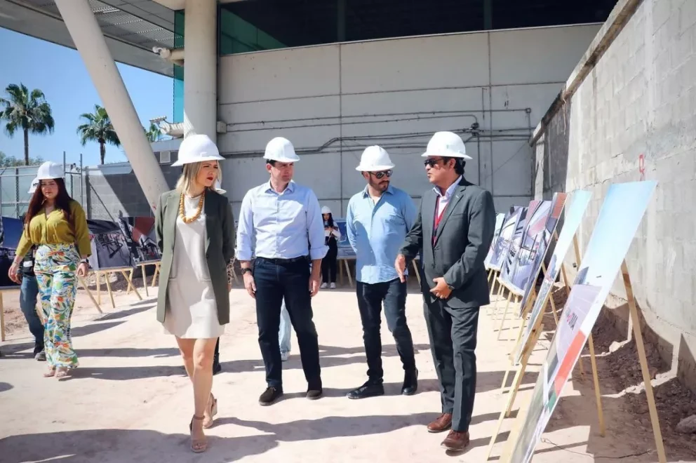 Recorrido para ver cómo van los avances en la remodelación del aeropuerto de Culiacán. Foto: Cortesía