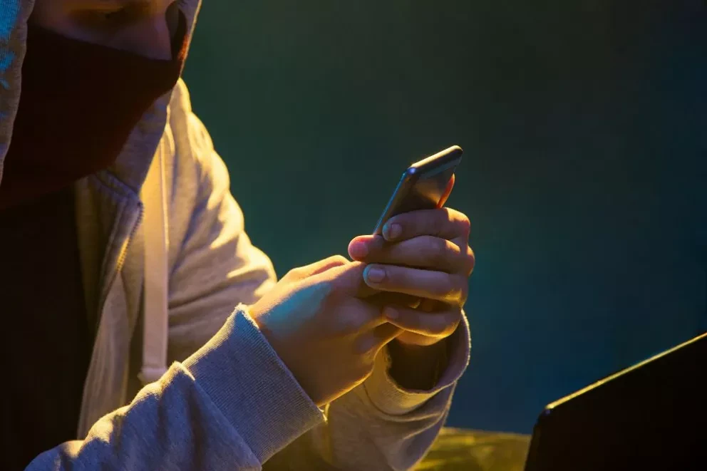 No respondas a números de teléfonos desconocidos para evitar caer en extorsiones. Foto: Freepik