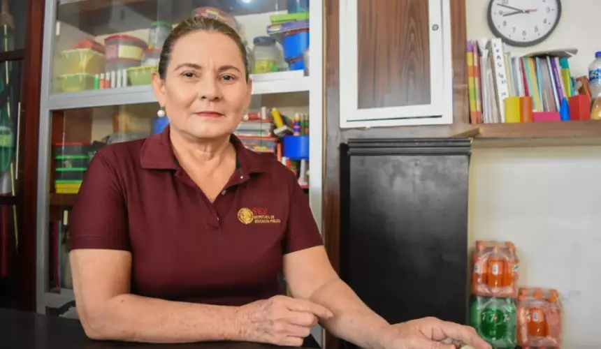 La maestra Guadalupe Gastélum Urtado ha dedicado su vida a educar niños en Barrancos.