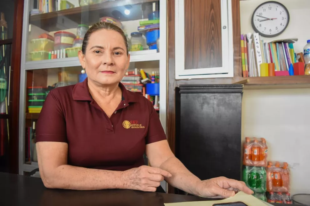 La maestra Guadalupe Gastélum Urtado ha dedicado su vida a educar niños en Barrancos.
