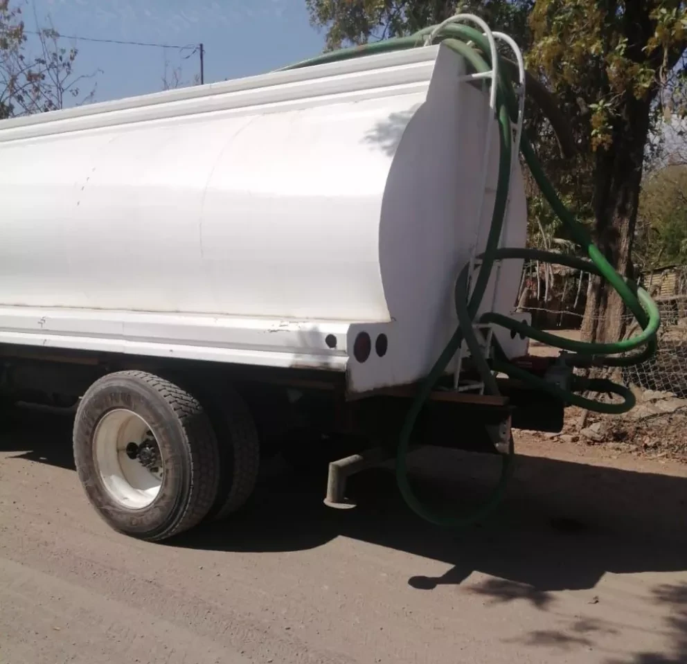 Comienza acarreo de agua para comunidades de Sinaloa. Foto: Cortesía