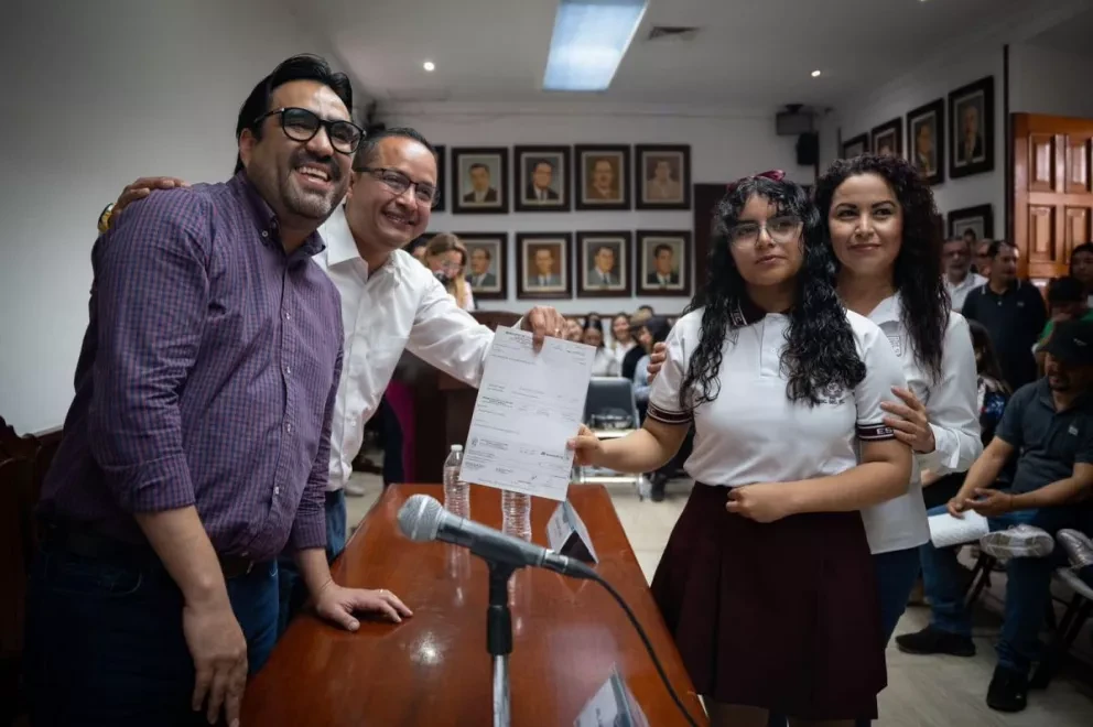 Entrega de becas especiales, educativas y deportivas. Foto: Cortesía