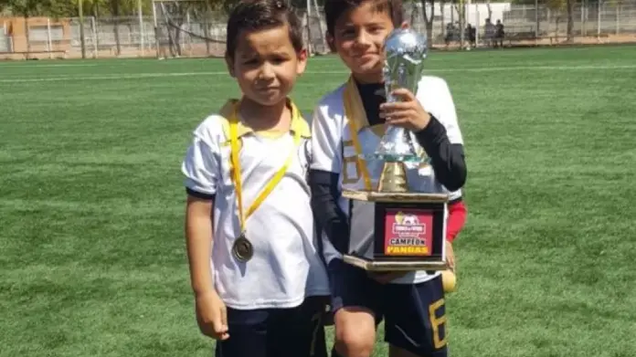 Juan Alfredo y Gael Antonio, los niños futbolistas de Villa Juárez que jugarán en Estados Unidos 