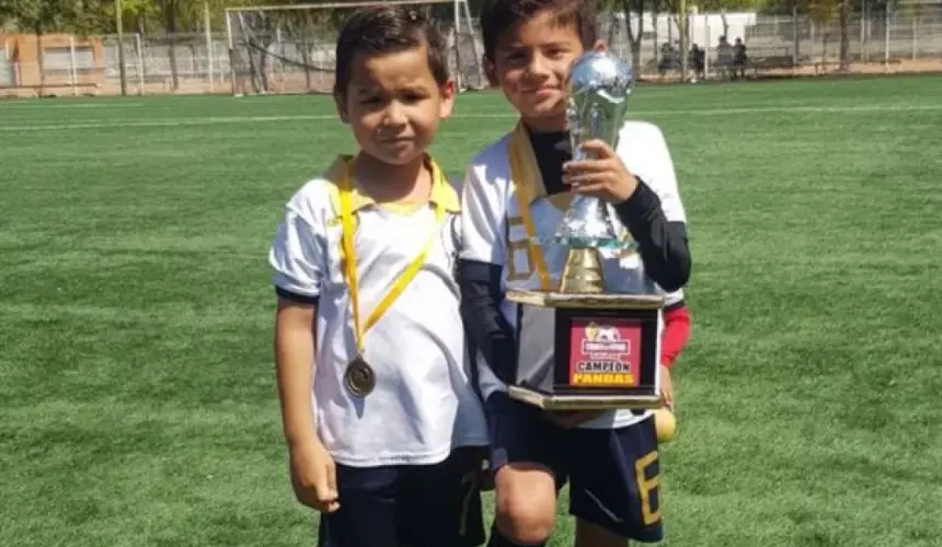 Juan Alfredo y Gael Antonio, los niños futbolistas de Villa Juárez que jugarán en Estados Unidos 