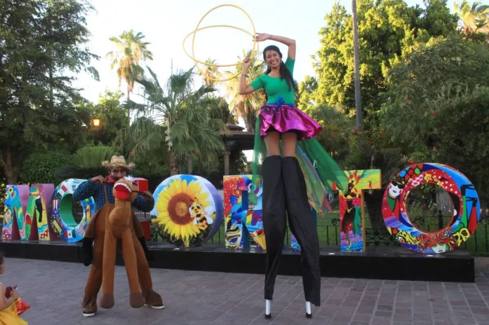 Personas de todas las edades disfrutan de cada una de las actividades de “Magia y Cultura” en Mocorito.