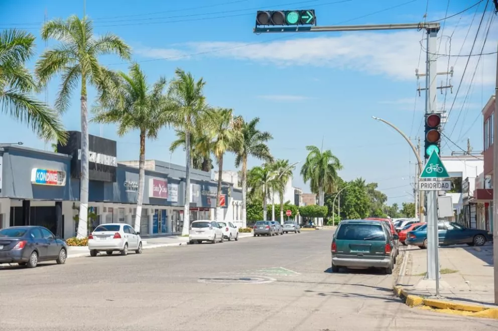 En la ciudad de Los Mochis habrá una mejor movilidad con la instalación de los semáforos. Foto: Cortesía