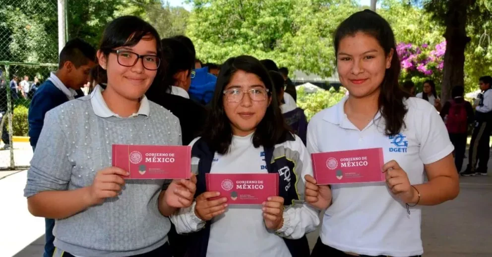 SEP. Hoy inicia el pago Becas Benito Juárez. Beneficiarios de Educación Básica y Media Superior podrán cobrar 3 mil 500 pesos y superior 10 mil 300