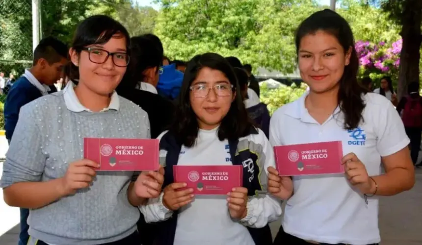 SEP. Hoy inicia el pago Becas Benito Juárez. Beneficiarios de Educación Básica y Media Superior podrán cobrar 3 mil 500 pesos y superior 10 mil 300