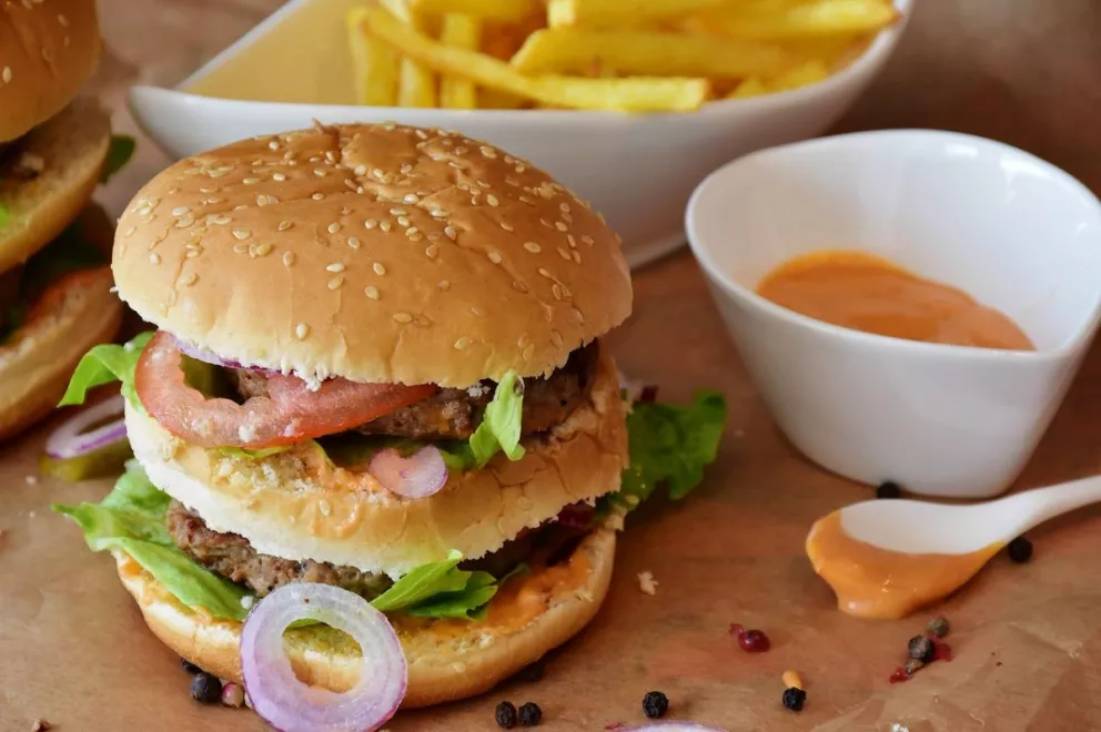 Hamburguesas en un peso por el Día de la Hamburguesa. Foto: Pixabay