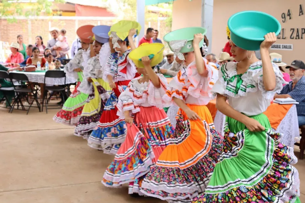 Festival artístico en el aniversario del ejido El Zapote, en Sinaloa municipio. Foto: Cortesía