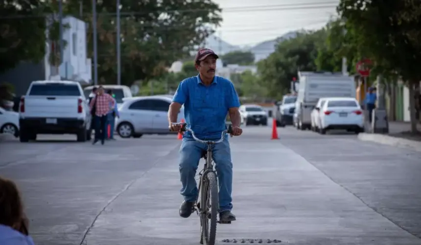 En un año y medio se han pavimentado ocho calles en la colonia 21 de Marzo.