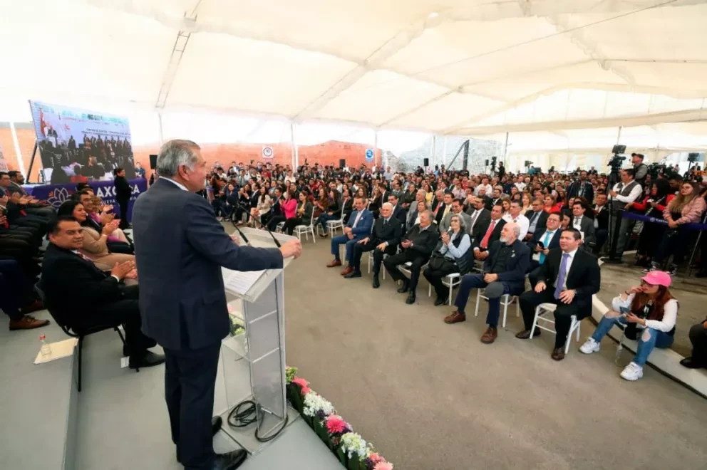 Adan Agusto da Buena Noticia a policías de Tlaxcala.