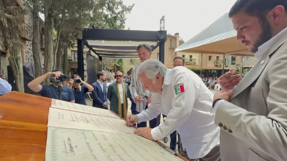 El secretario de Turismo, Miguel Torruco Marqués, encabezó la entrega a Val’Quirico del primer Distintivo Reinos de México, en un trabajo conjunto entre los tres órdenes de gobierno y el sector privado.