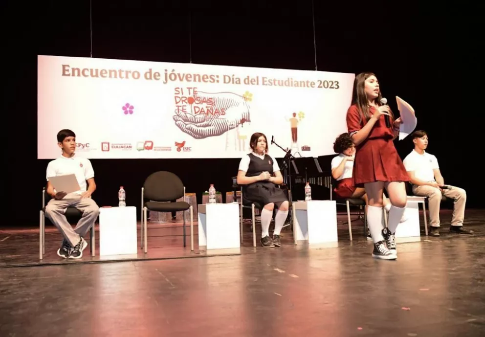 Inaugura Graciela Domínguez el evento del Día del Estudiante, “Si te drogas, te dañas”