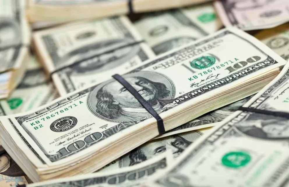 El dólar sigue con su caída de precio este martes 30 de mayo del 2023. Foto: Freepik