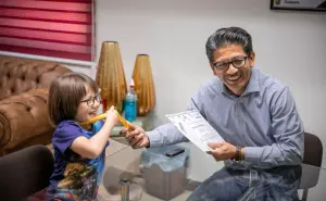 El niño Samuel Espinoza, originario de Guasave, gana la medalla de oro en Infomatrix México 2023