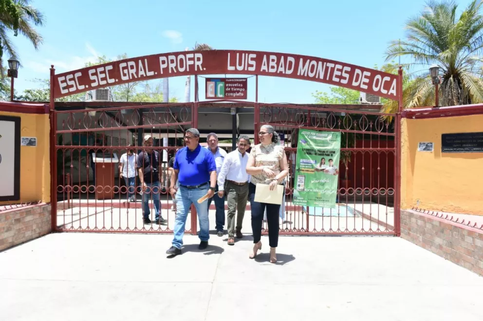 Entregan apoyos de La Escuela Es Nuestra a planteles del municipio de Sinaloa.