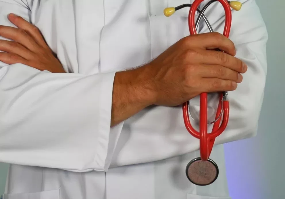 Quedan prohibidas las cuotas por atención médica a población sin seguridad social Jorge Alcocer. Foto: Online Marketing